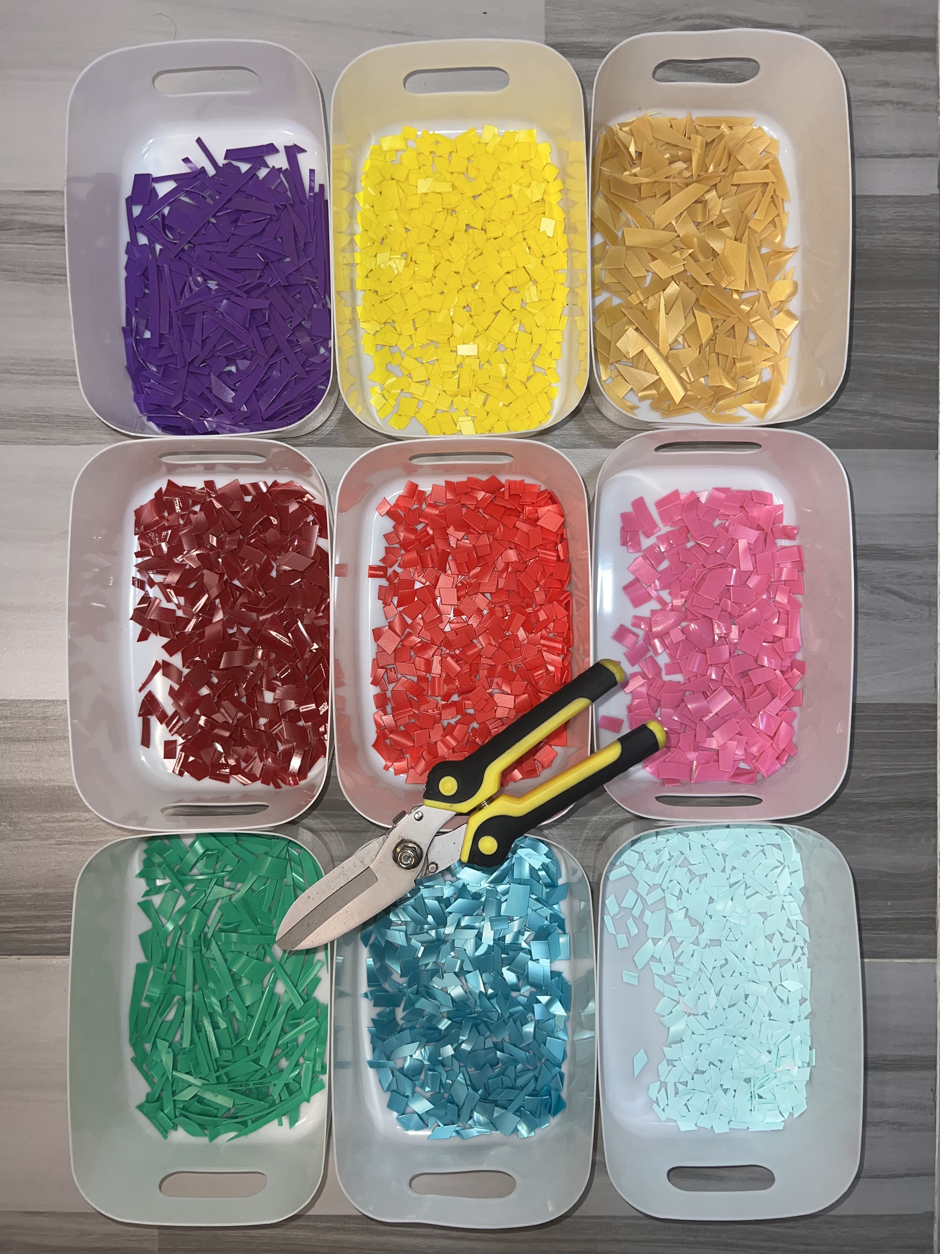 Sorted recycled plastic shreds